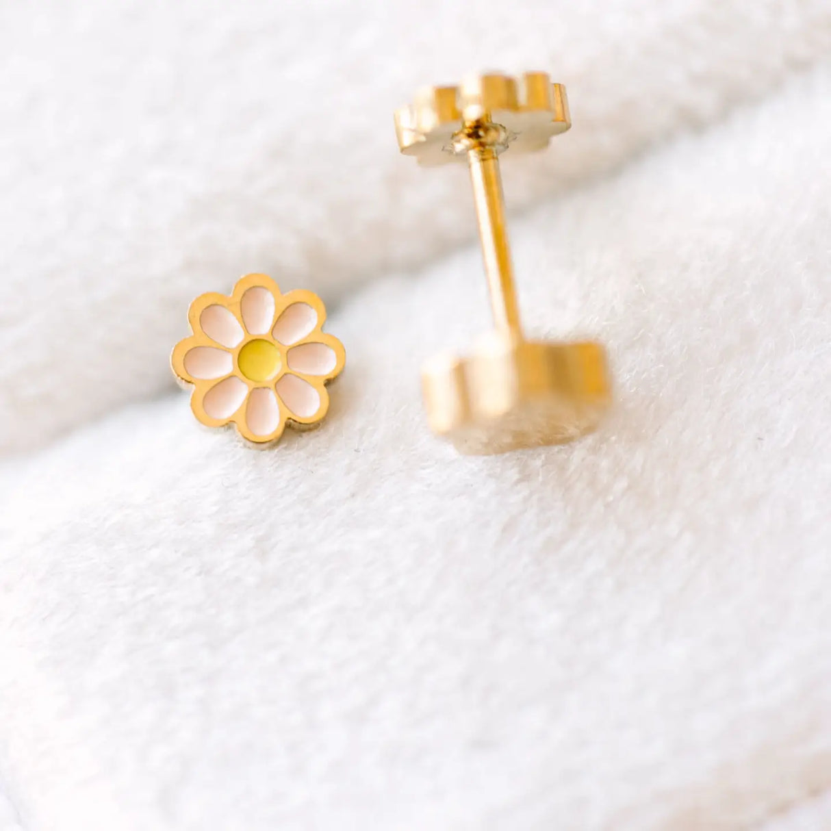 Pierced Co. Screwback Earrings - Peach Tiny Daisy