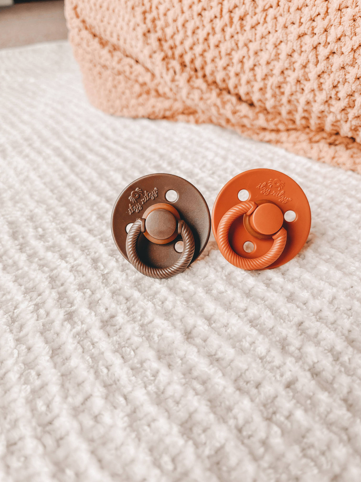 Itzy Soother Natural Rubber Paci Set - Blossom + Rosewood