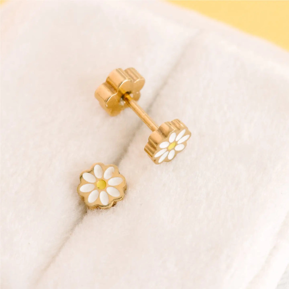 Pierced Co. Screwback Earrings - Tiny Daisy